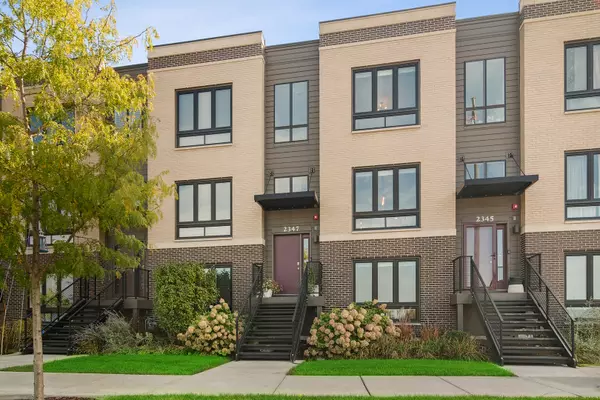 2347 Parkside Drive, Schaumburg, IL 60173