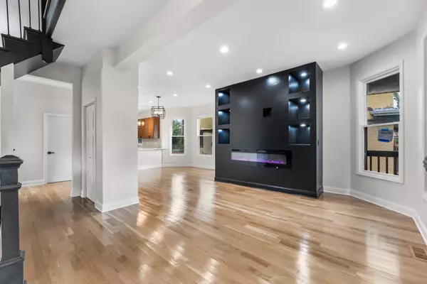 Chicago, IL 60644,5934 W Erie Street