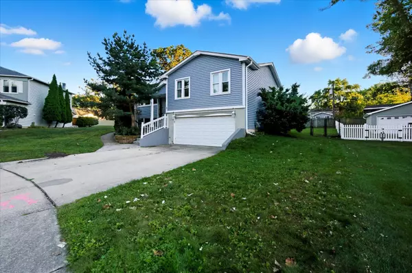 Woodridge, IL 60517,3 Oakview Court