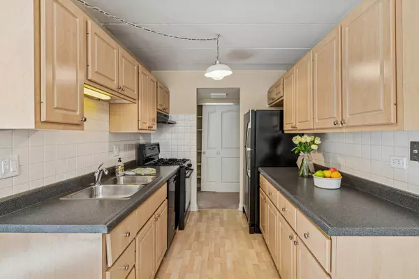 Naperville, IL 60563,5S040 Pebblewood Lane #406E