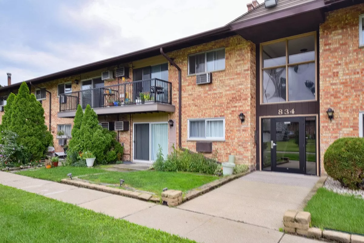 Prospect Heights, IL 60070,834 E Old Willow Road #210