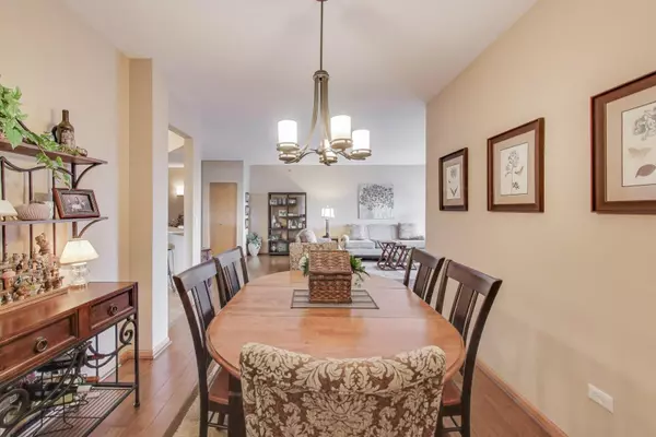 Lombard, IL 60148,2260 S Grace Street #402