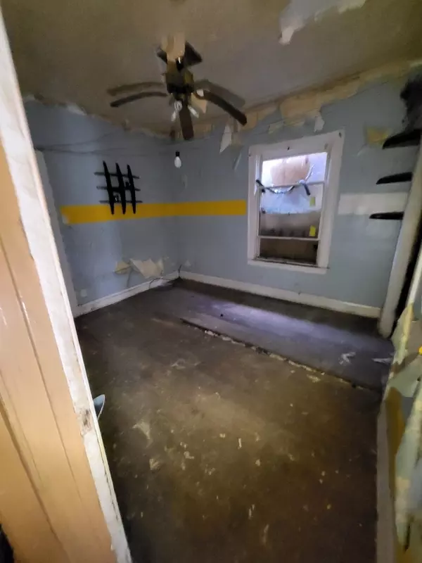 Chicago, IL 60628,11612 S Yale Avenue