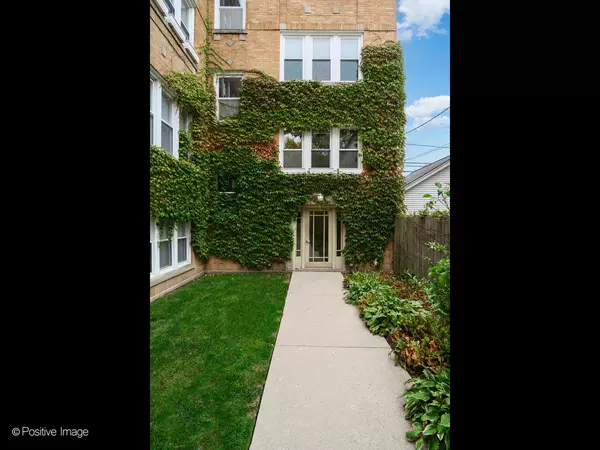 Chicago, IL 60647,2529 N Talman Avenue #3S