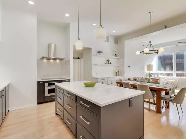 Chicago, IL 60646,6000 N Cicero Avenue #215