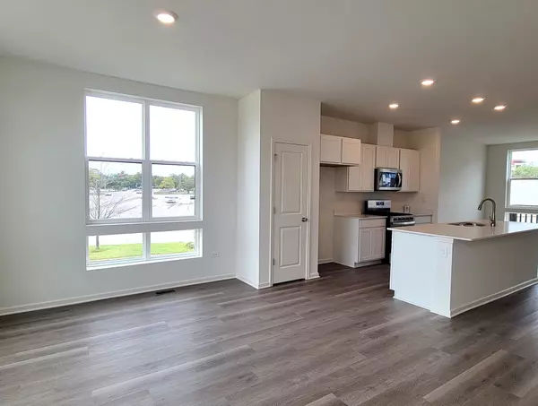 Lombard, IL 60148,374 Summit Circle