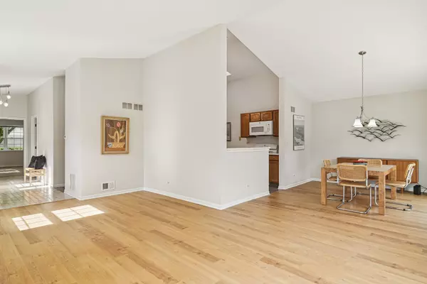 Buffalo Grove, IL 60089,381 BENTLEY Place