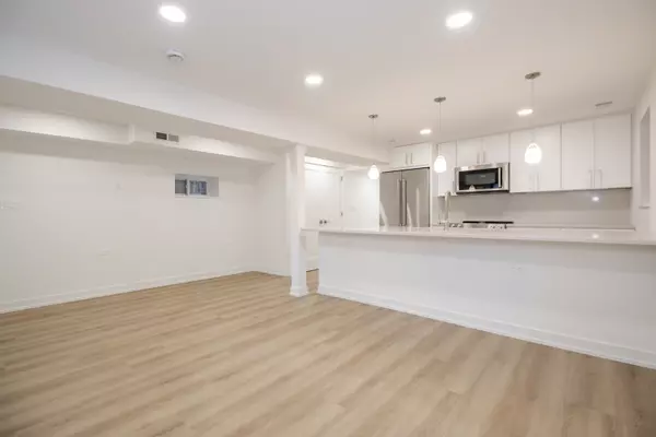 Chicago, IL 60622,1139 N Winchester Avenue #G