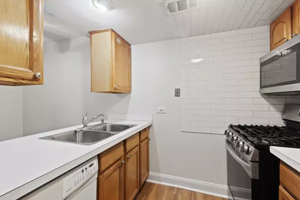 Hoffman Estates, IL 60169,1975 Kenilworth Circle #B