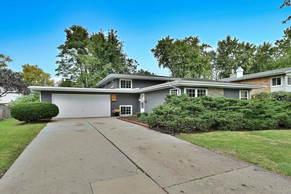 Wheaton, IL 60187,711 Cadillac Drive