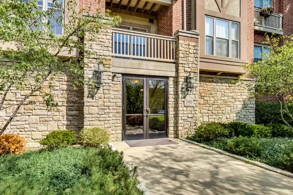 1950 Farnsworth Lane #202, Northbrook, IL 60062