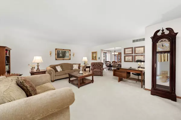 Palos Hills, IL 60465,10221 S Eleanor Avenue