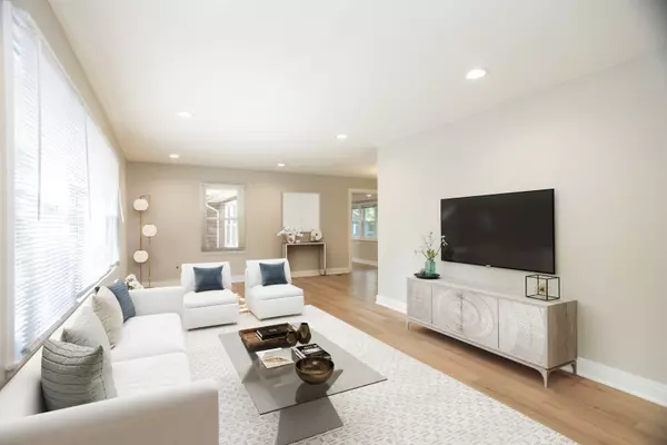 Evanston, IL 60202,2011 Cleveland Street