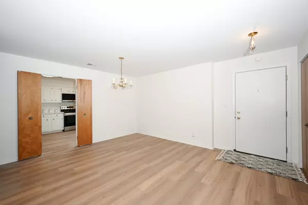 Glen Ellyn, IL 60137,441 N Park Boulevard #5K