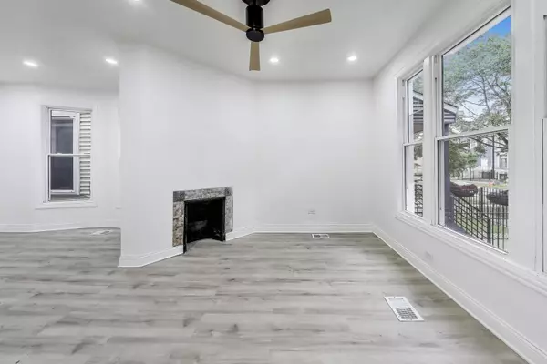 Chicago, IL 60637,6605 S Maryland Avenue