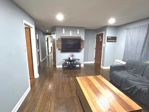 Burbank, IL 60459,7921 Mobile Avenue