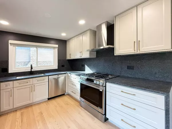 Arlington Heights, IL 60004,3103 N Wilshire Lane