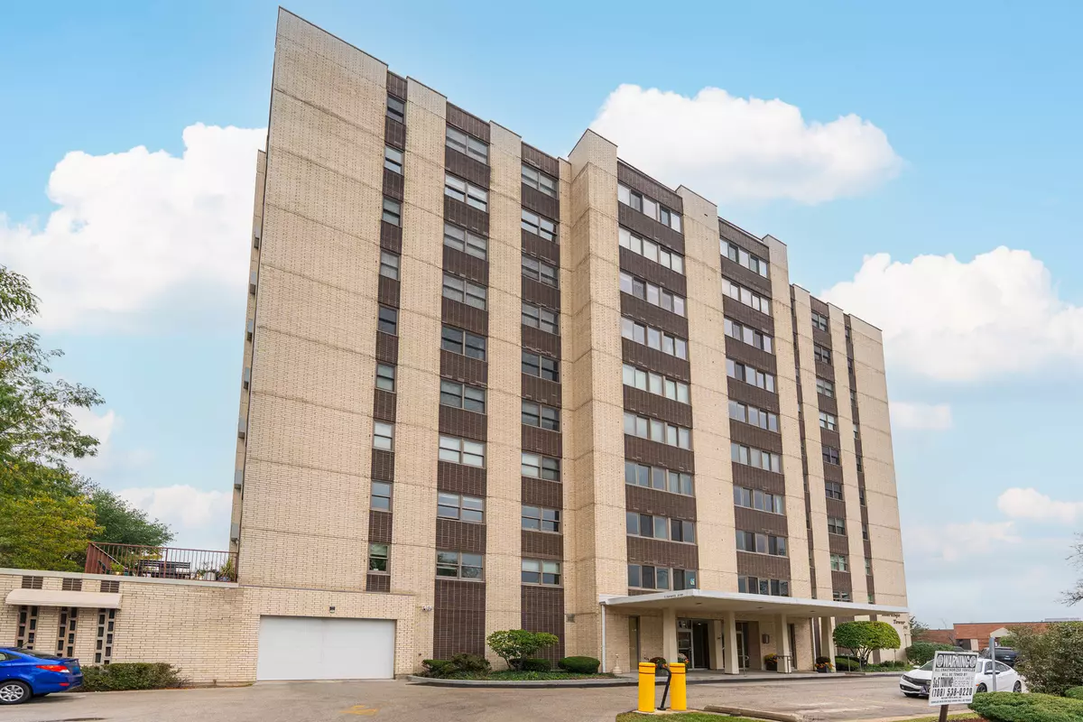 La Grange, IL 60525,141 N La Grange Road #601