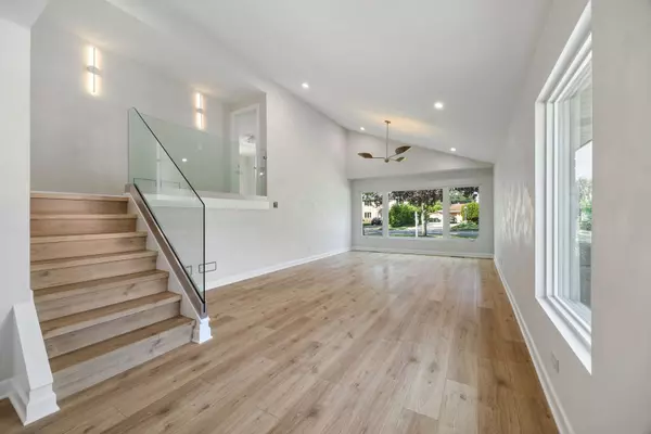 Park Ridge, IL 60068,1025 N KNIGHT Avenue