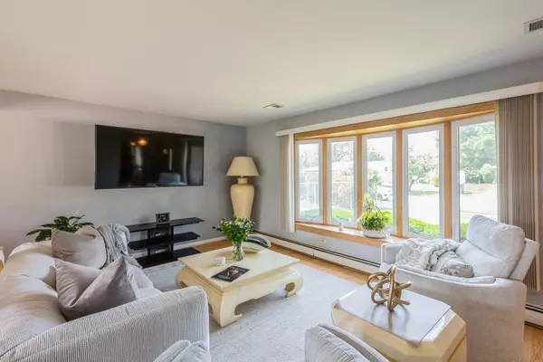 Palos Hills, IL 60465,10927 S Circle Drive