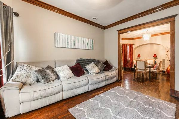 Chicago, IL 60651,5415 W Augusta Boulevard