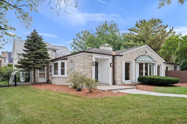 Chicago, IL 60645,2256 W Birchwood Avenue