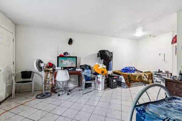 Arlington Heights, IL 60005,1115 E Algonquin Road #8