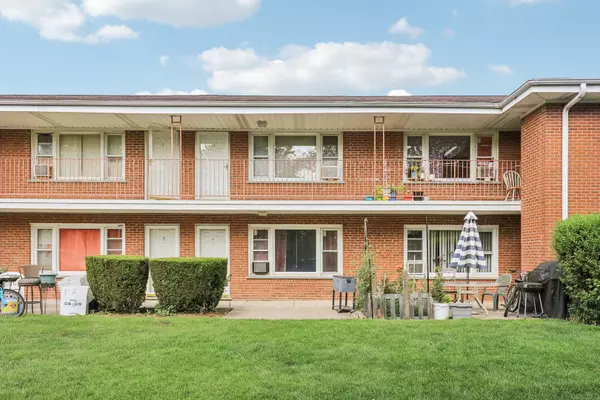 1107 E Algonquin Road #4, Arlington Heights, IL 60005
