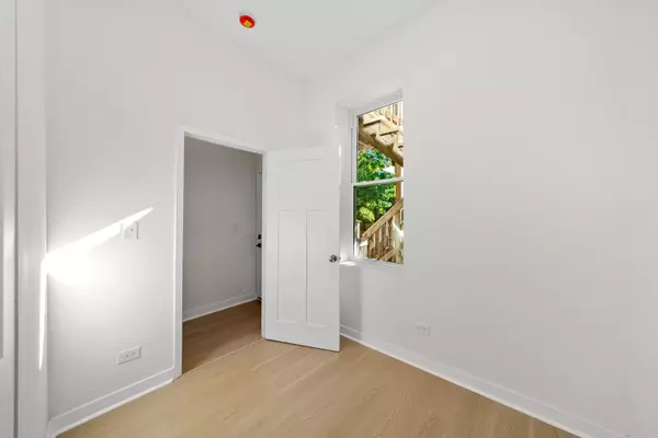 Chicago, IL 60612,3037 W Lexington Street