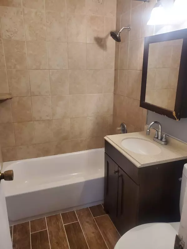 Carpentersville, IL 60110,1426 Kings Road