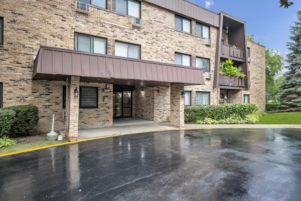 Arlington Heights, IL 60004,2604 N Windsor Drive #206