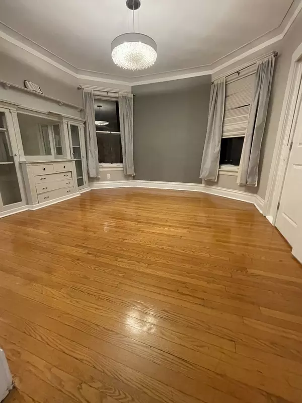 Chicago, IL 60619,7421 S Eberhart Avenue #2