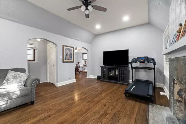 Harvey, IL 60426,28 E 157th Street