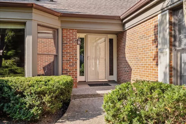 Lake Bluff, IL 60044,8 Warrington Drive