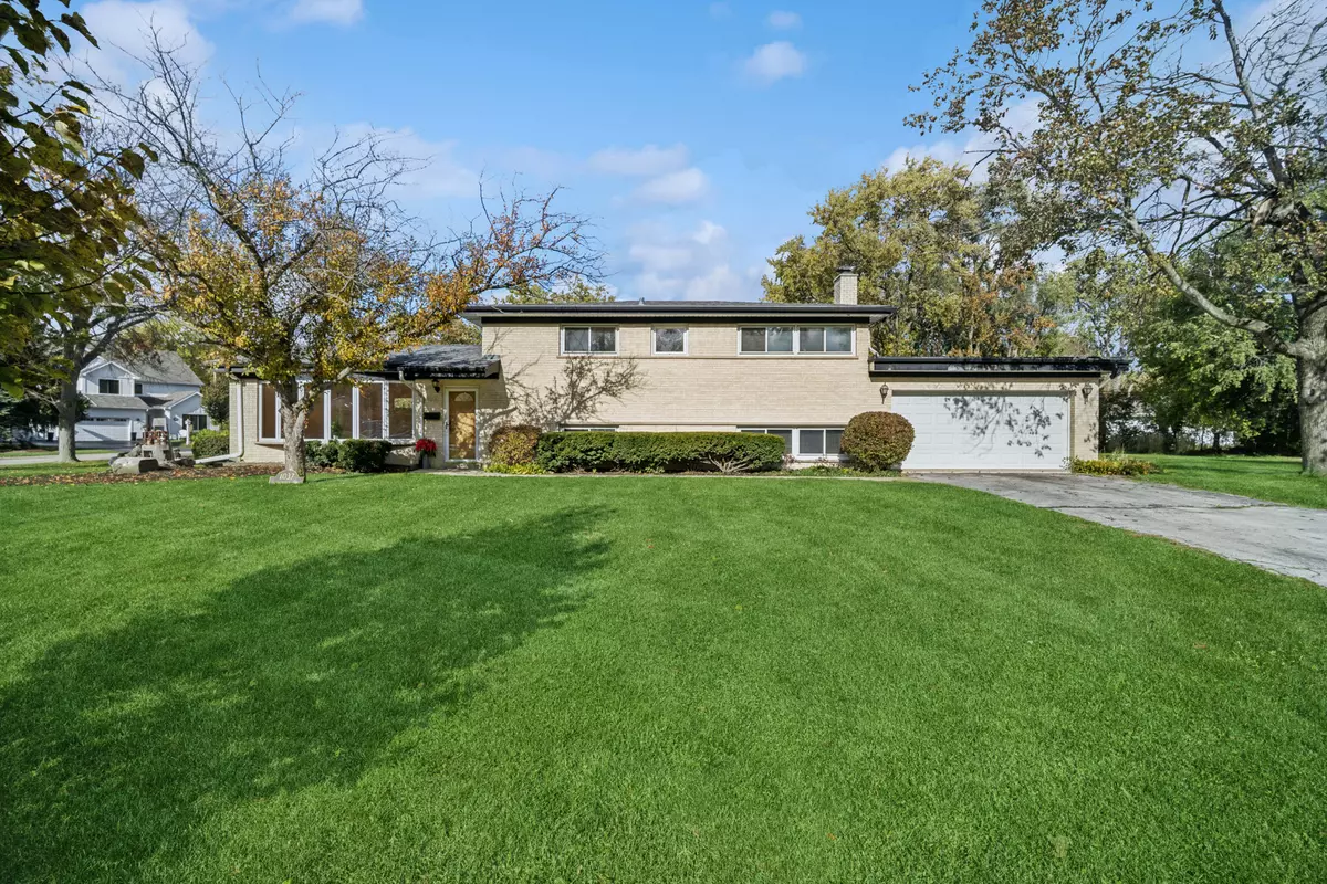 Glenview, IL 60025,1037 Heatherfield Lane