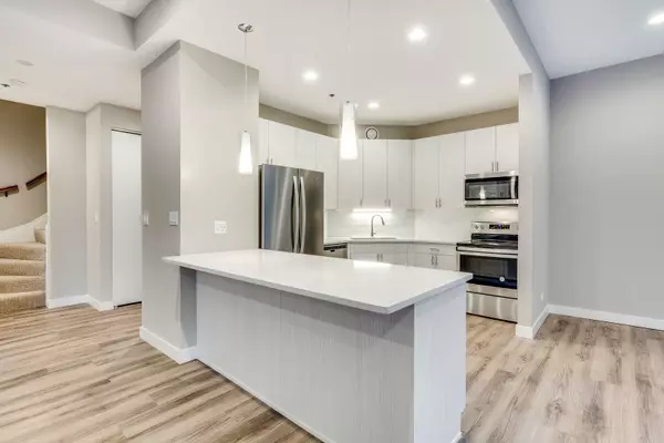 Chicago, IL 60614,1730 N CLARK Street #102