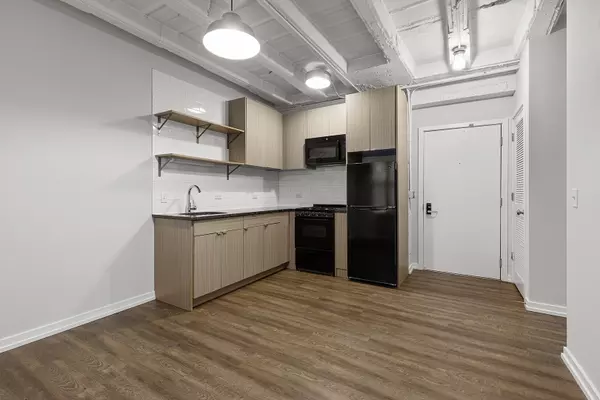 Chicago, IL 60660,5718 N Winthrop Avenue #801