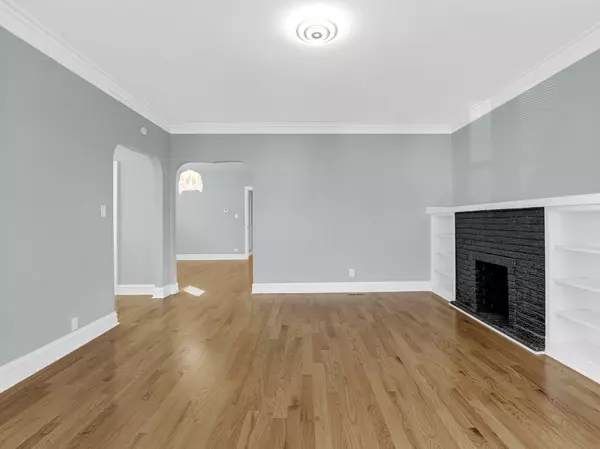 Chicago, IL 60651,1138 N Central Avenue