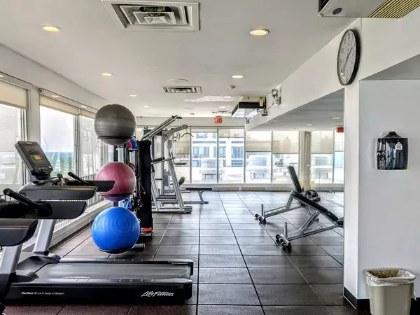 Chicago, IL 60660,6171 N Sheridan Road #402