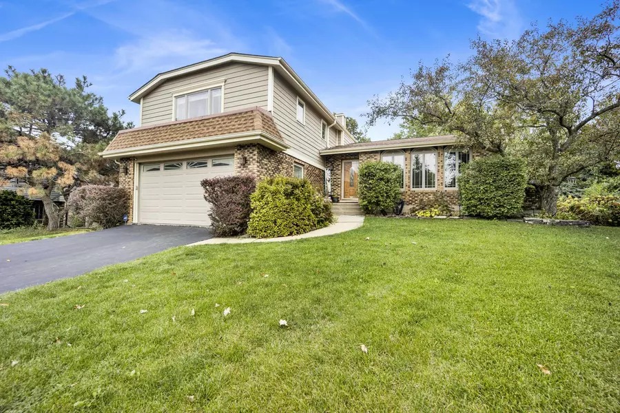 823 N Harrow Court, Addison, IL 60101