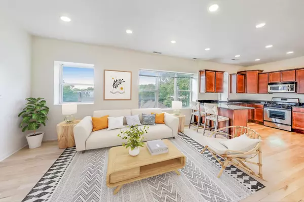 Chicago, IL 60625,4948 N Kimball Avenue #4W