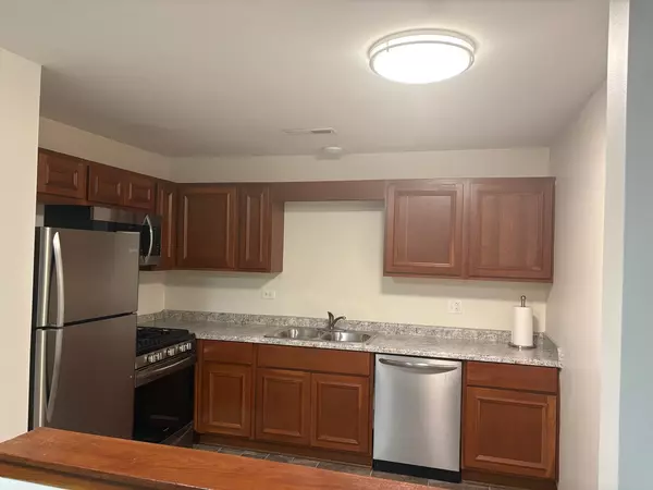 Lisle, IL 60532,2220 Abbeywood Drive #F