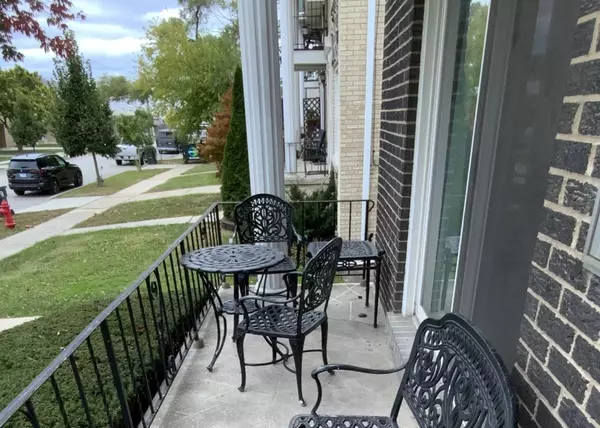 Brookfield, IL 60513,4652 Custer Avenue #1S