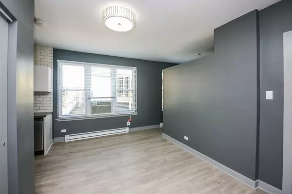 Chicago, IL 60613,944 W Montrose Avenue #309