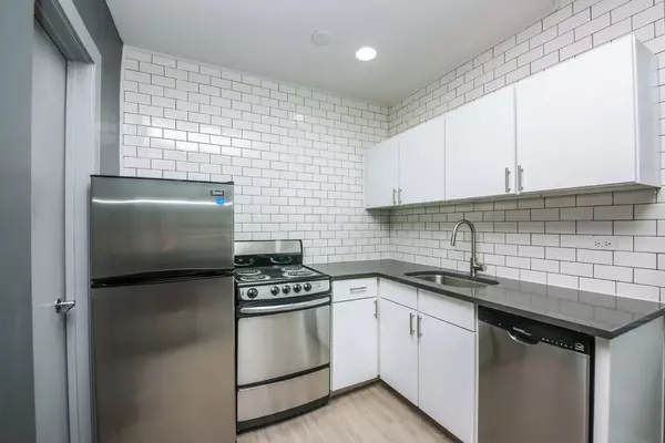 Chicago, IL 60613,944 W Montrose Avenue #309
