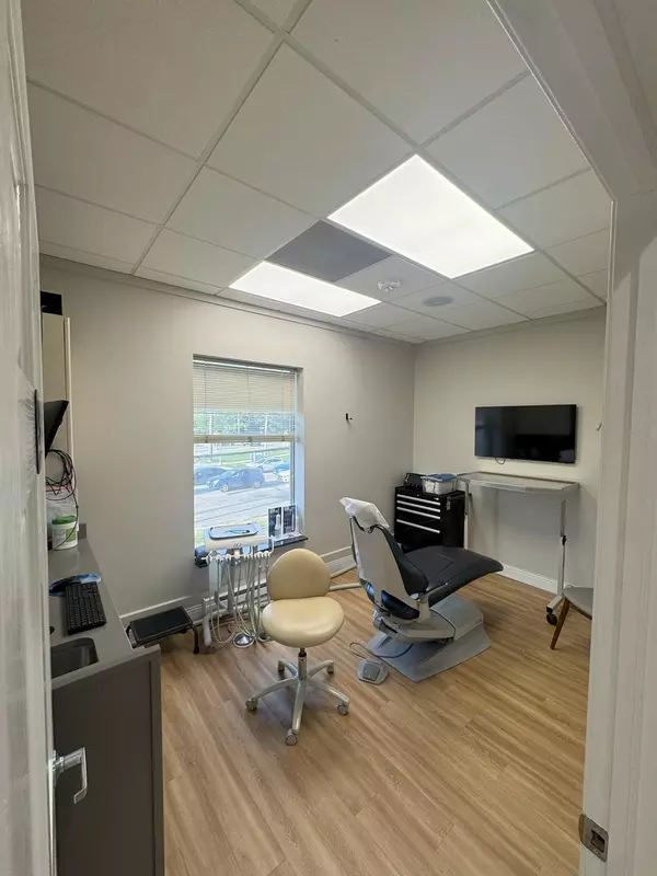 Countryside, IL 60525,475 W 55th Street