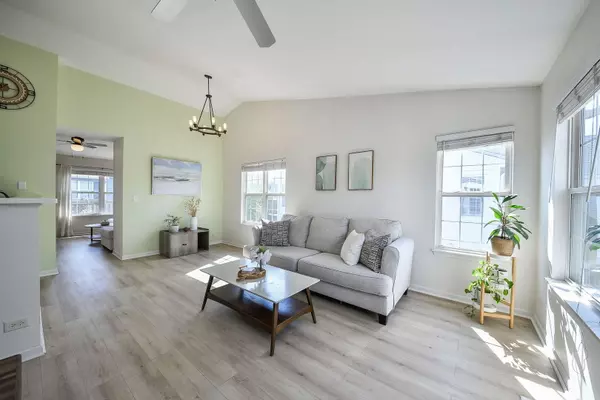 Naperville, IL 60563,816 Woodewind Drive #816