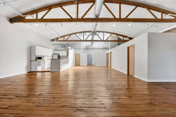 Chicago, IL 60616,1617 S Michigan Avenue #202