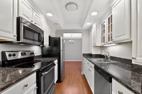 Park Ridge, IL 60068,2500 Windsor Mall #1J