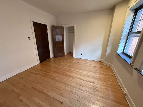 Berwyn, IL 60402,3258 Maple Avenue #2G